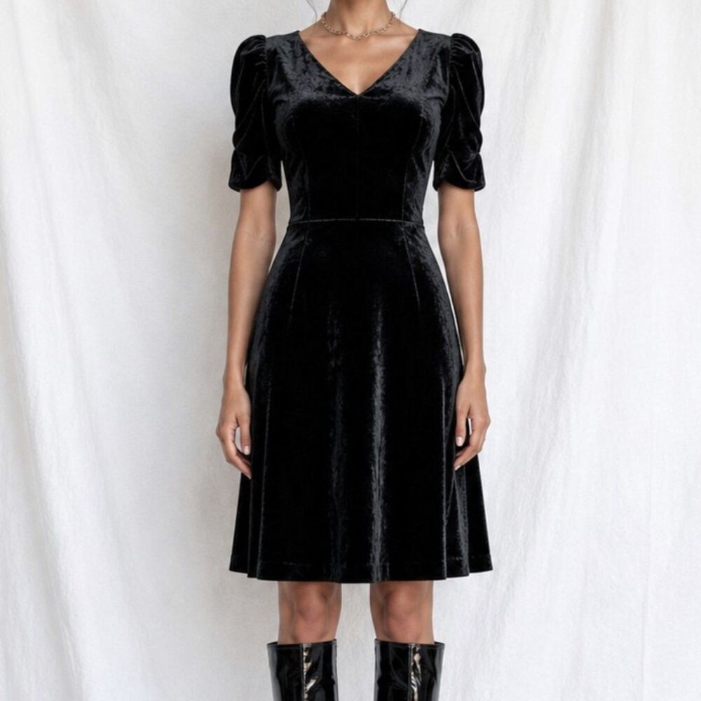 Vintage Y2K Talbots Black Velvet V-Neck Puffy Sleeve Flared Cocktail Dress M